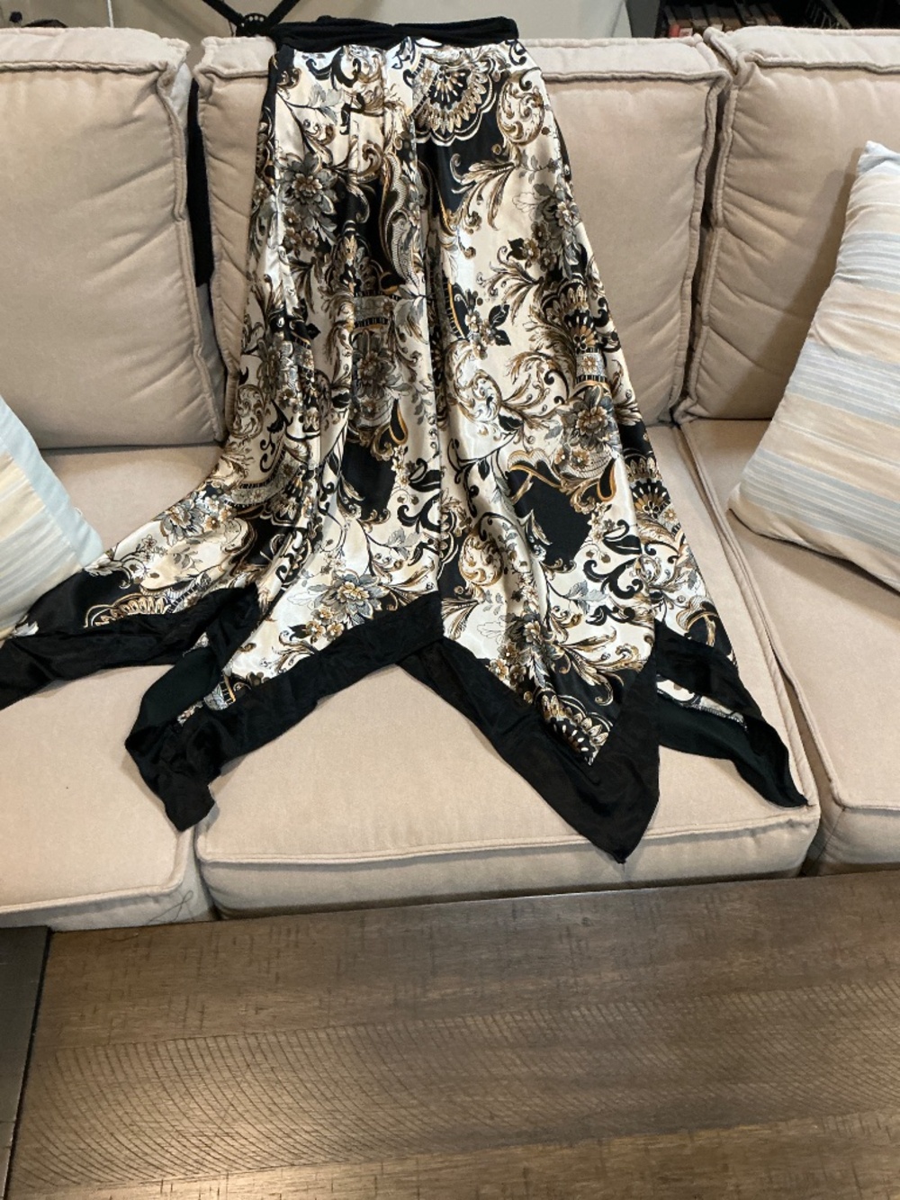 Dress - Picture 2 of 4